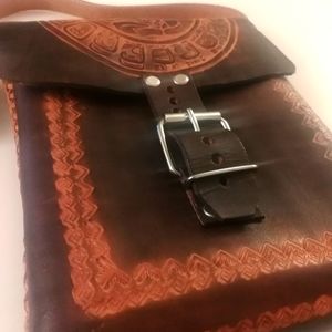 Real leather crossbody bag handmade in Mexico.